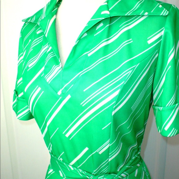 Vintage 1970s GREEN Graphic Print Jersey Dress - Picture 3 of 15